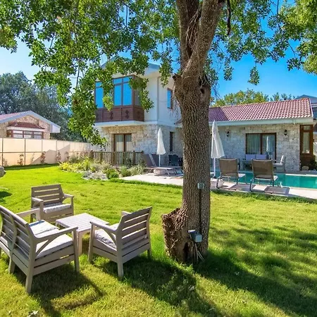 빌라 Genis Bahceli 4+1 Tatil Villasi