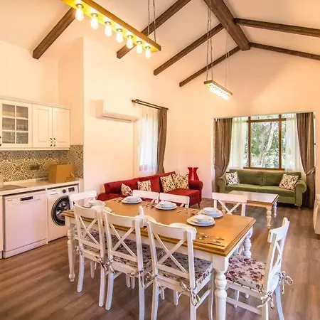 Genis Bahceli 4+1 Tatil Villasi Willa Fethiye
