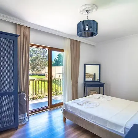 Genis Bahceli 4+1 Tatil Villasi 别墅 *