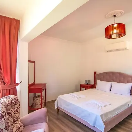 Genis Bahceli 4+1 Tatil Villasi 别墅 *