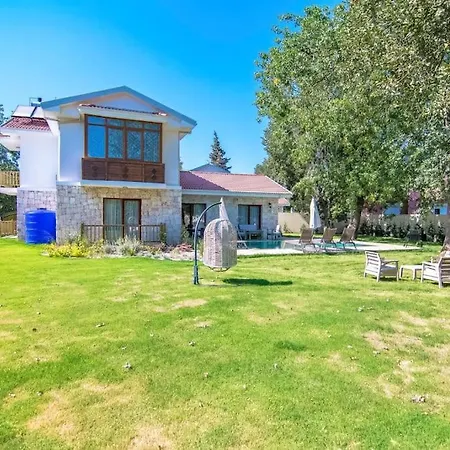 别墅 Genis Bahceli 4+1 Tatil Villasi *