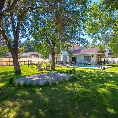 Genis Bahceli 4+1 Tatil Villasi * 费特希耶